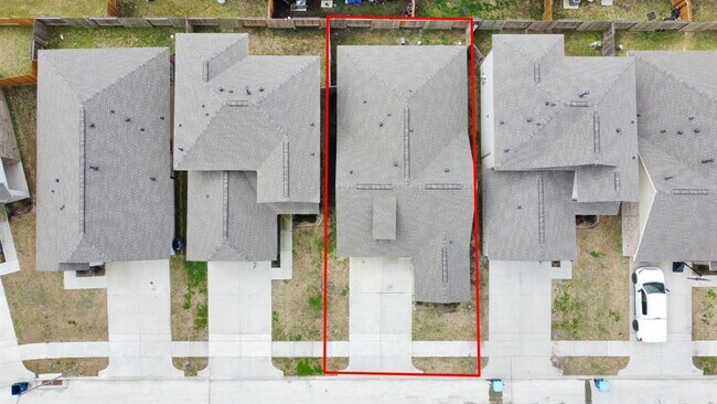 Building Photo - 15859 Kinlough Dr