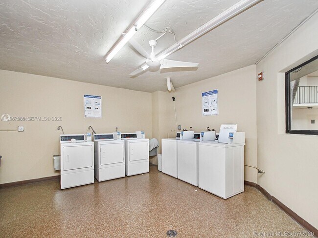 Building Photo - 8065 SW 107th Ave