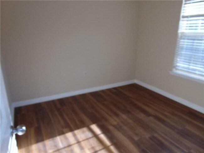 Building Photo - 1320 Napa Valley Dr SW