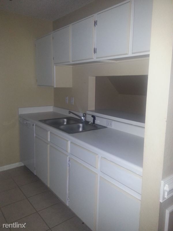 Building Photo - 3 br, 2 bath Townhome - 2396 Tina Dr