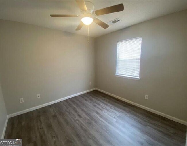 Building Photo - 230 Stirling Bridge Dr