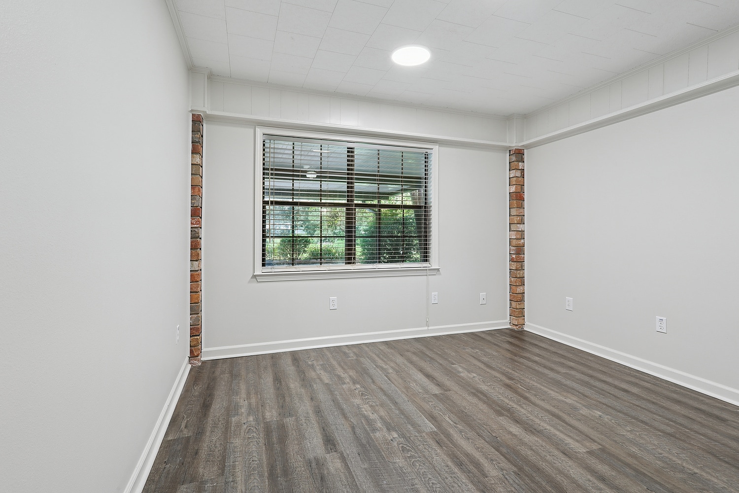 Apt Bed - 11461 Gator Ln