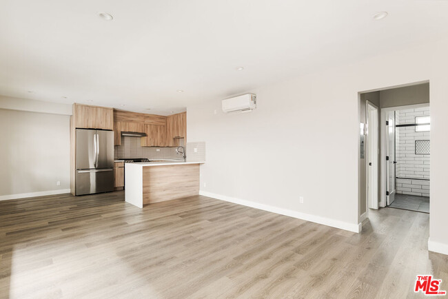 Building Photo - 1307 Tamarind Ave