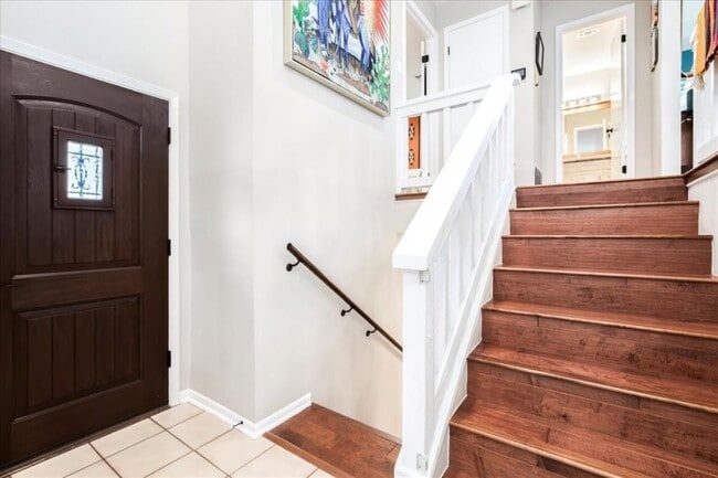 Building Photo - 7001 Danwood Dr