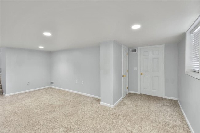 Building Photo - 2301 Echo Hills Cir NE