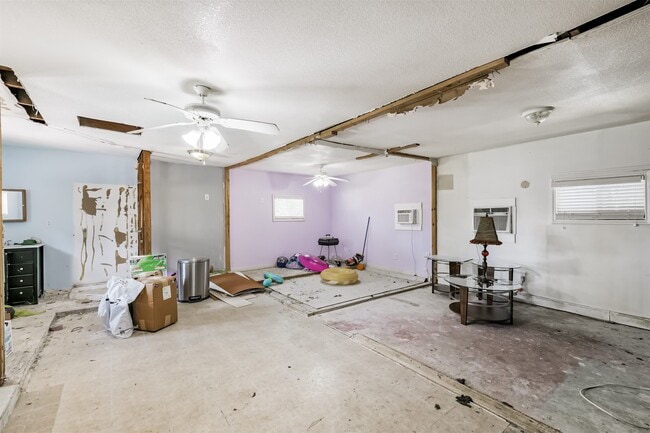 Building Photo - 623 E Cypresswood Dr