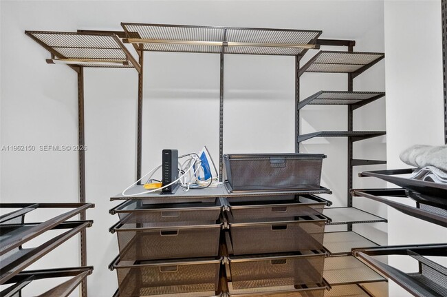 Building Photo - 2 Grove Isle Dr