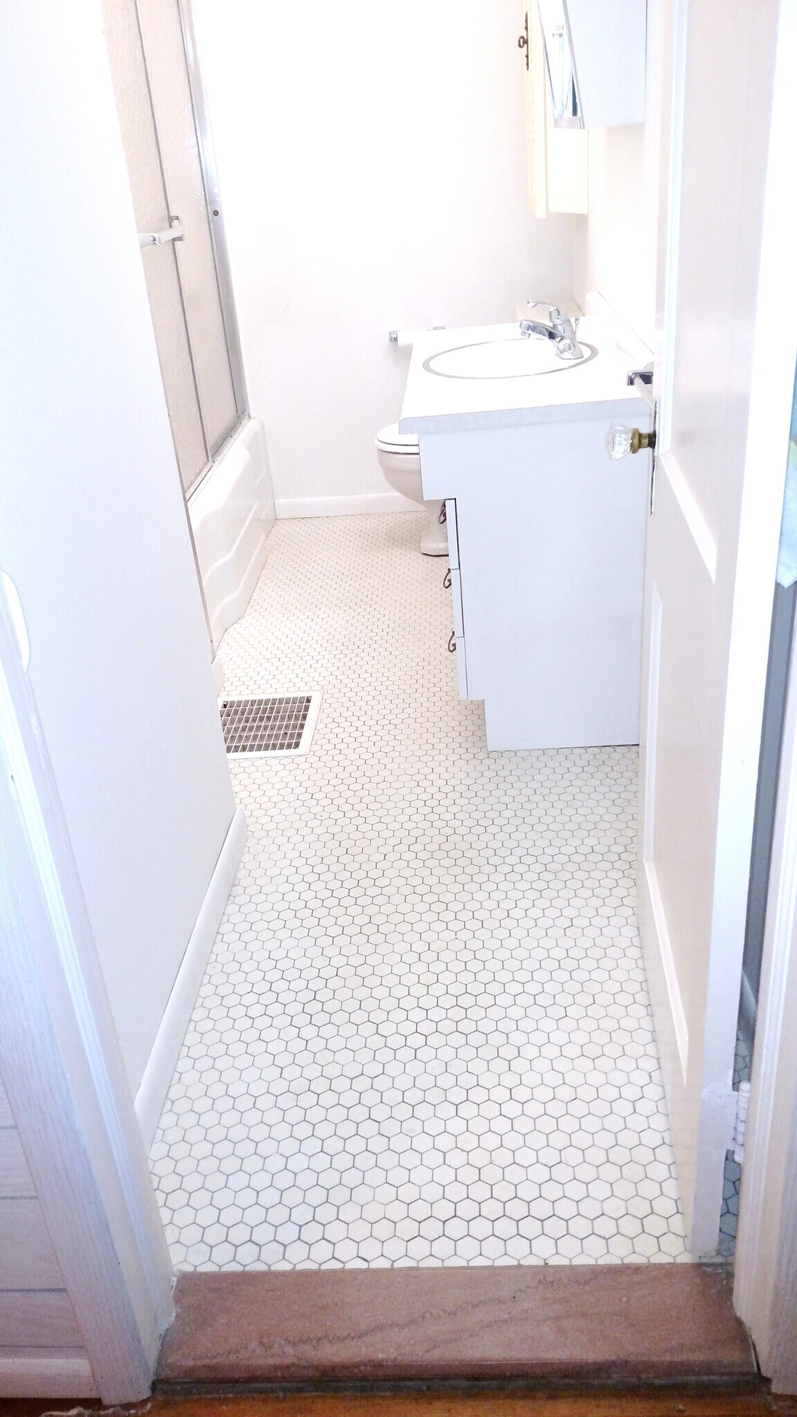 Classic tile floor in bathroom - 2504 Chili Ave