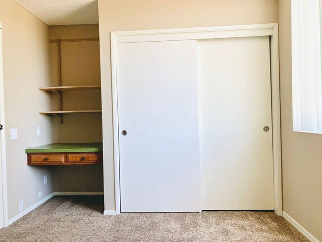 Building Photo - LIVE IN LA JOLLA! LOVELY TOWNHOME WITH BEA...