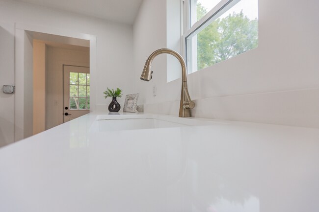 Building Photo - 3311 Tarlton Ave