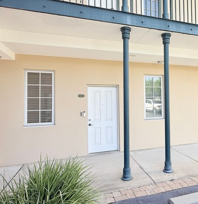 Building Photo - Downtown Pensacola Condo