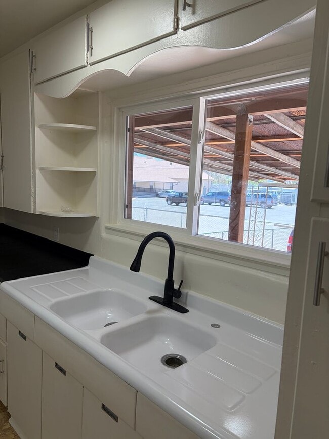Building Photo - 2 bed 1 bath home