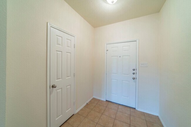Building Photo - 1205 N Rhea Dr