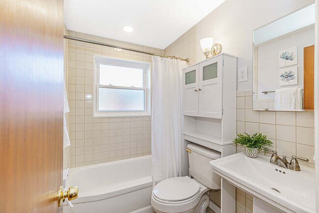 Full Bathroom with Bath Tub - 130 E Northwest Hwy