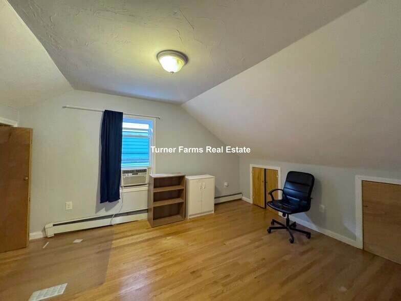 Building Photo - 40 Plymouth St