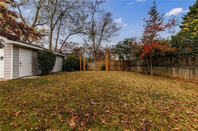 Building Photo - 654 Cresthill Ave NE