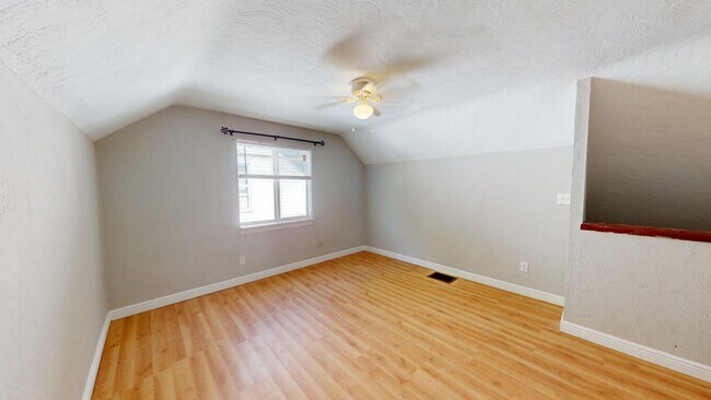 Building Photo - 388 S Powell Ave