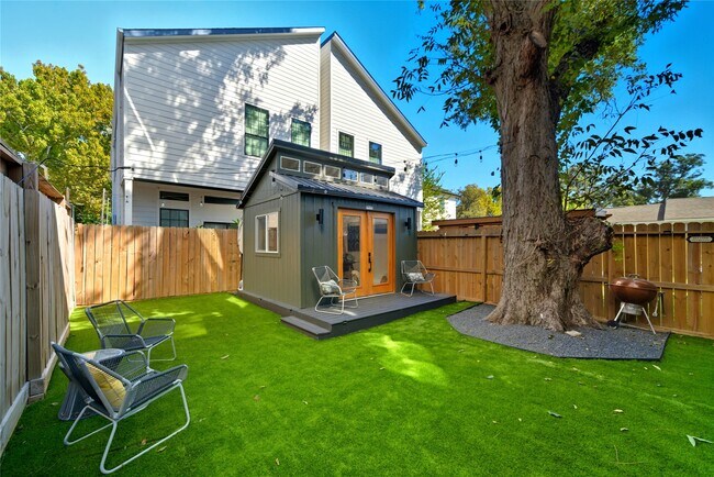 Building Photo - 1307 E 27th St