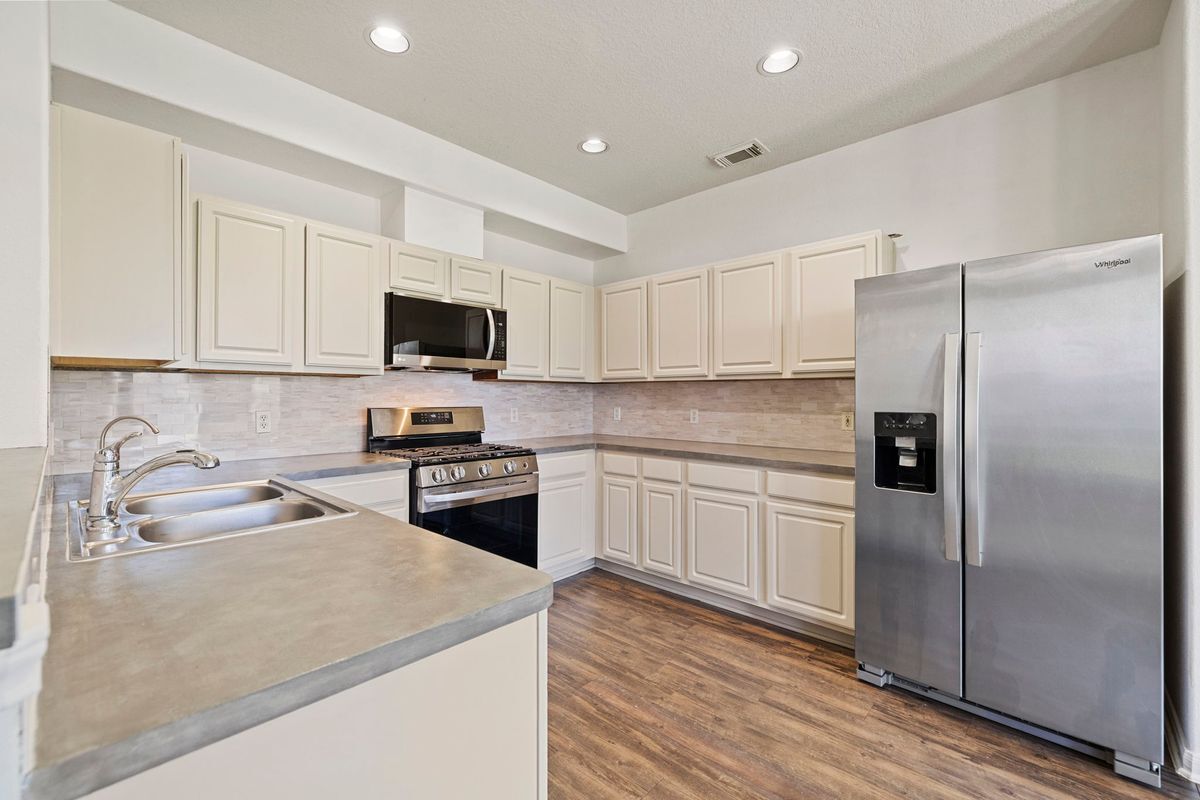 Building Photo - 26122 Parkman Grove Dr