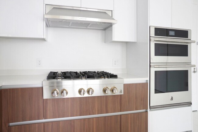 Building Photo - 400 Central Ave