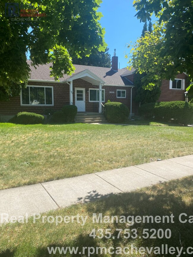 Building Photo - Great 5 bedrooms and 3 baths home Close to...
