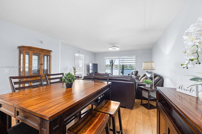 Building Photo - 550 SW 138th Ave