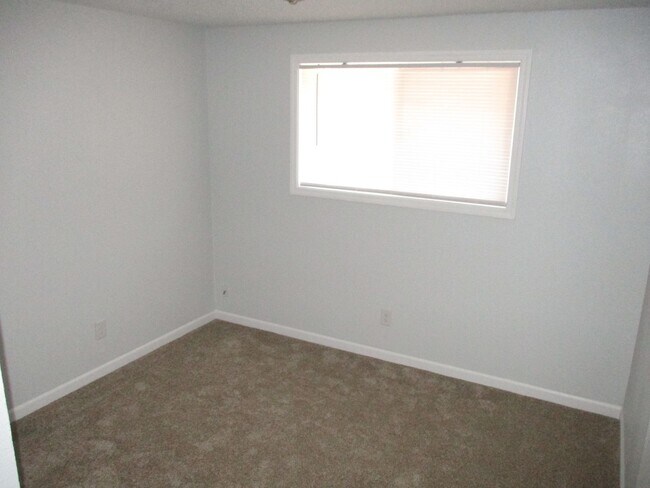 Building Photo - 18-4