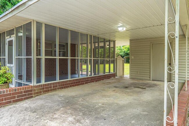 Building Photo - 440 W Maine Ave