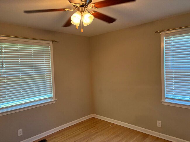 Building Photo - 231 Alfred Dr
