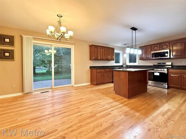 Building Photo - 1176 Cadmus Dr