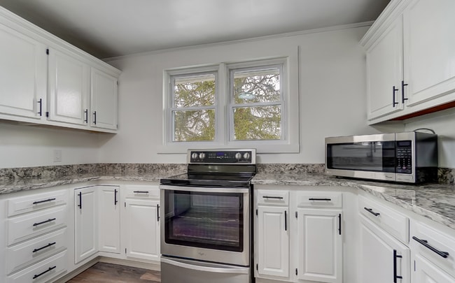 Building Photo - 3BR/2BA Home in Bellefontaine - Completely...