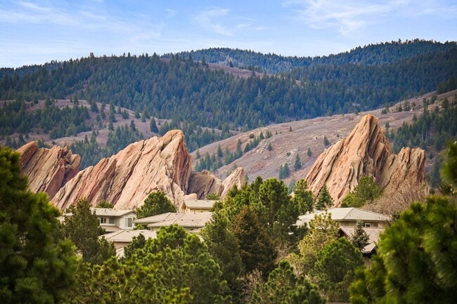 Building Photo - Stunning Fully Furnished Home in Roxborough Park!