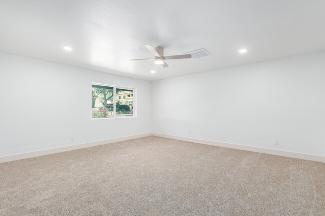 Building Photo - 1729 W Cortez St