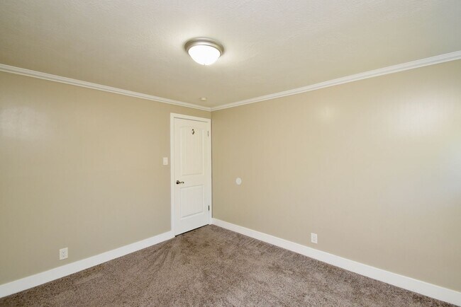 Building Photo - 127 E 1100 N