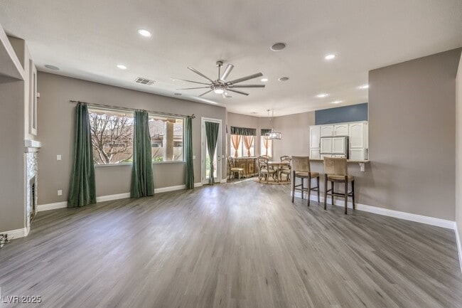 Building Photo - 10575 Regal Stallion Ave