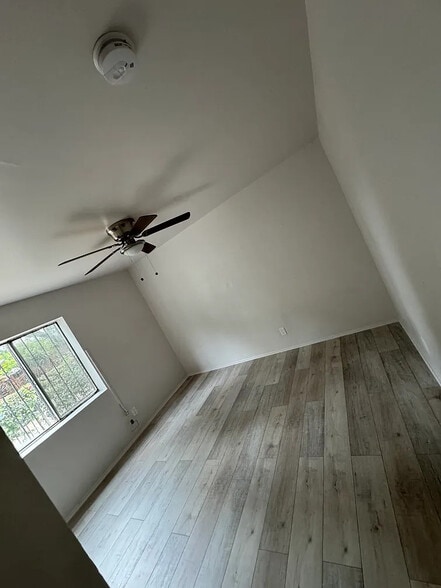 Bedroom 3 - 118 E 84th Pl