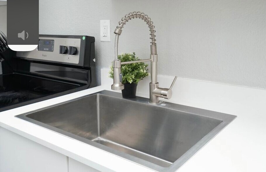 Building Photo - 1002 W Mulberry Ave