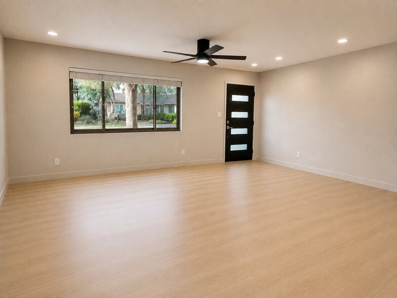 Building Photo - 8611 E Vista Dr