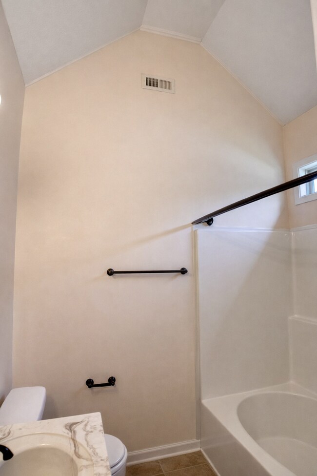 Building Photo - 3 bedroom 2 bath Gem in Hidden Springs Subdivision