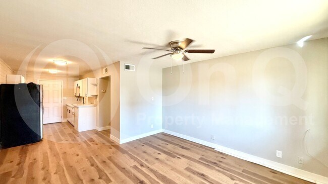 Building Photo - 6044 N 21st Ave