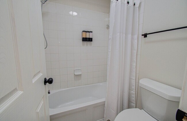 Building Photo - 7211 Crescent Mills Dr