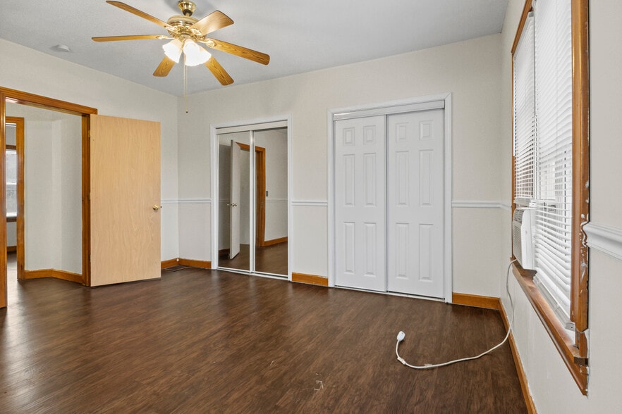 Building Photo - 2219 S Elm St