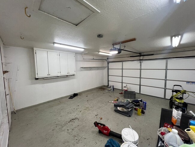 Building Photo - 3 bed 2 bath in Lincoln Village West