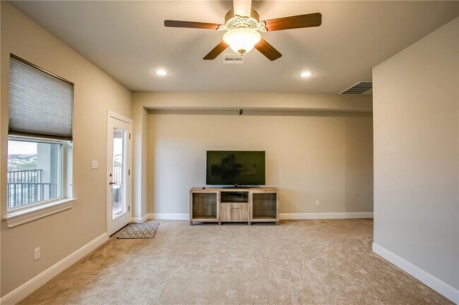 Building Photo - 2236 Long Bow Dr