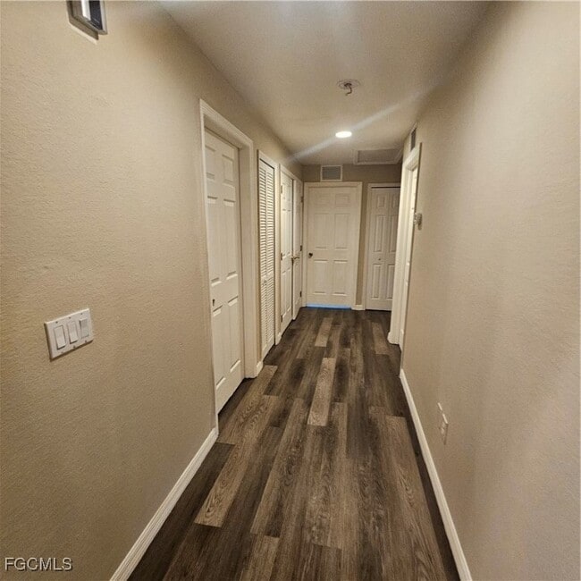 Building Photo - 103 Ivan Ave S