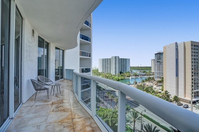 Building Photo - 16001 Collins Ave