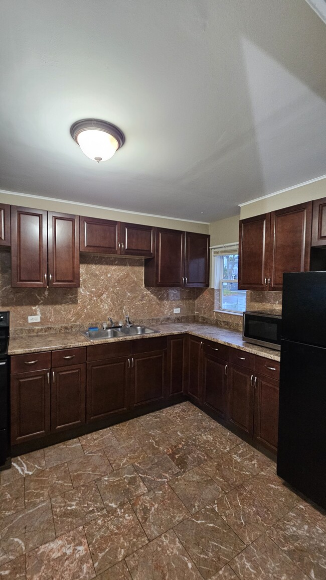 Kitchen - 114 W Oneida St