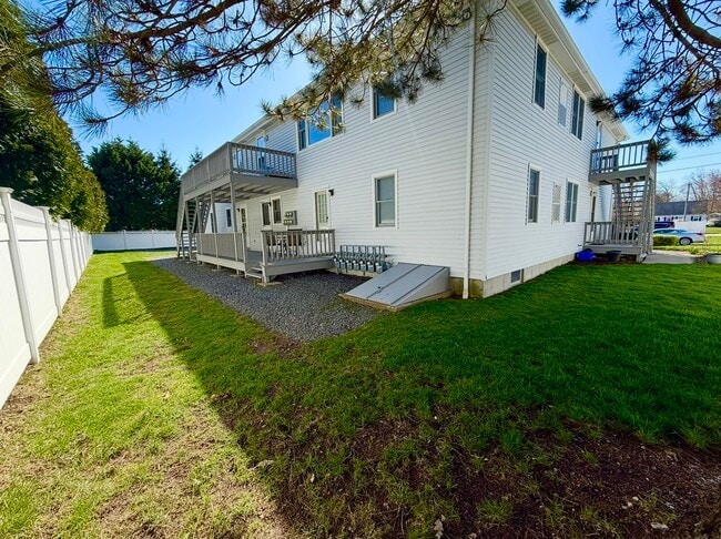 Building Photo - 1063 Tacoma St