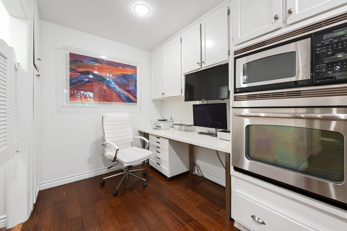 Building Photo - 1375 Kelton Ave