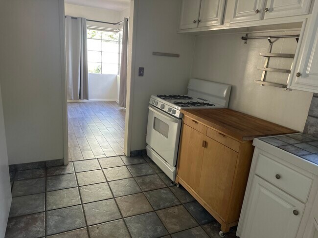 Kitchen - 710 Copeland Ct